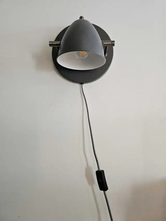 Lampe de mur "Article" / "Article" wall lamp (sconce) in Indoor Lighting & Fans in City of Montréal - Image 8