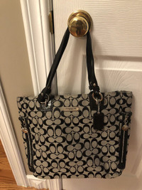 Brand New Coach Gallery Signature Zipper Canvas Tote Purse