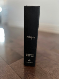 BOOK/LIVRE: Eclipse from the Twilight Saga by Stephenie Meyers
