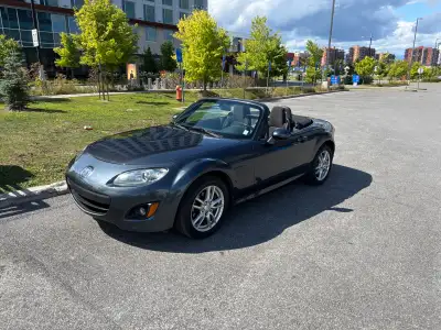 Mazda miata Gx 88k kilometres No equipped with Air conditioning Very good condition Mécanique A1 5 s...