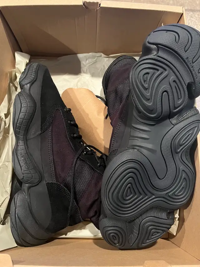 Yeezy Boots in Men's Shoes in Mississauga / Peel Region - Image 3