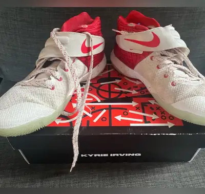 Step up your game with these gently used Nike Kyrie 2 (GS) basketball shoes in size 5.5Y. These shoe...