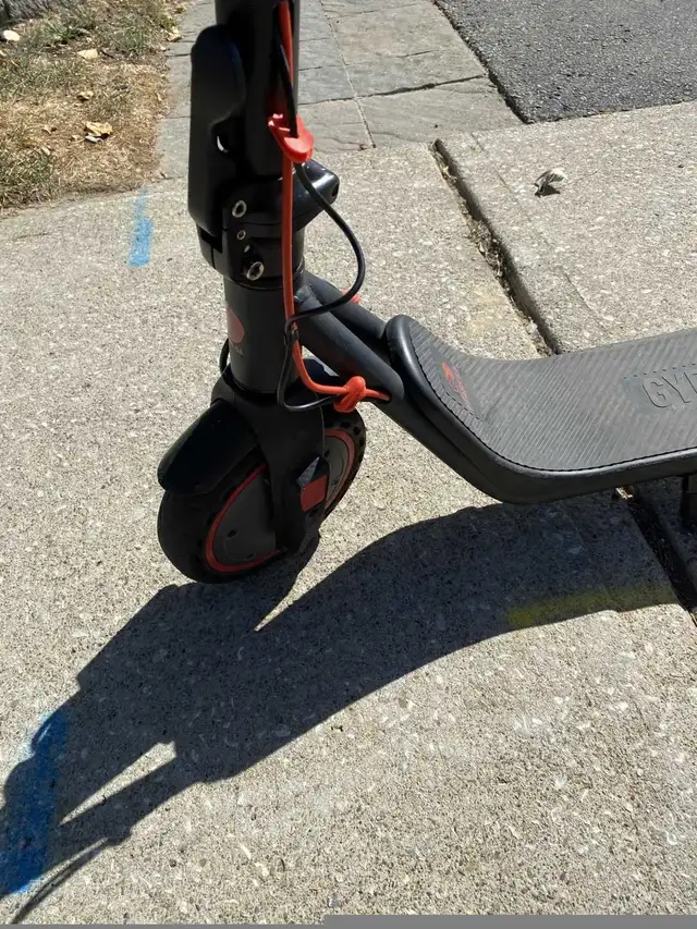 Electric Scooter in Health & Special Needs in Markham / York Region - Image 8