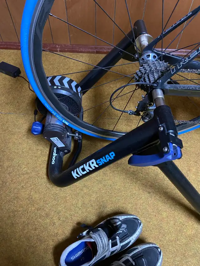 Trek bike and indoor trainer in Road in Edmonton - Image 7