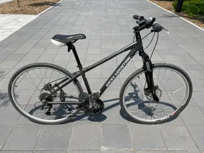 Rocky Mountain Hybrid Shimano Deore 24 speed Disk Brakes Small ideal for 5.0-5.6’ Tuned up Ready to...
