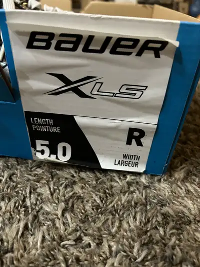 New youth sz 5 Bauer hockey skates, View more
