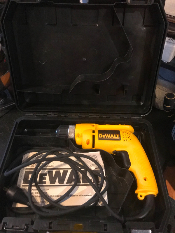 DEWALT - Heavy-Duty 6 Amp 3/8-Inch Drill Kit w/Keyless Chuck in Power Tools in Burnaby/New Westminster