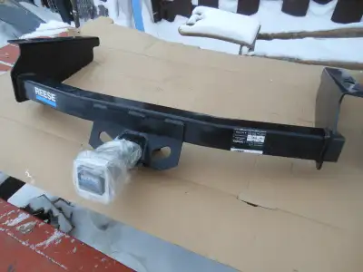 neuf jamais installe hitch REESE pour jeep liberty 2002-07 pat number 44082 peu faire autre model a...