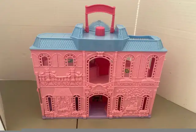 Fisher Price Rare Barbie Sweet Streets  Hotel Cafe Boutique in Toys & Games in Nanaimo - Image 3