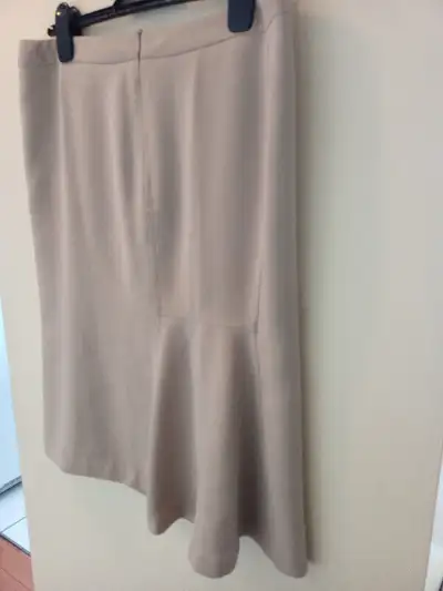L'OFFICIEL BRAND. NEW CONDITION SKIRT. SIZE 10 WOMEN'S, View more