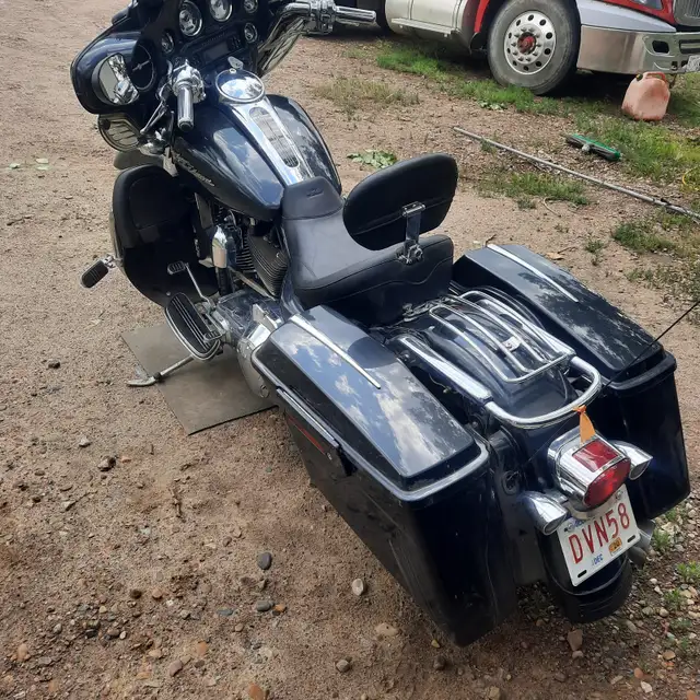 2006 Harley  Davidson  Streetglide in Touring in Lethbridge - Image 3
