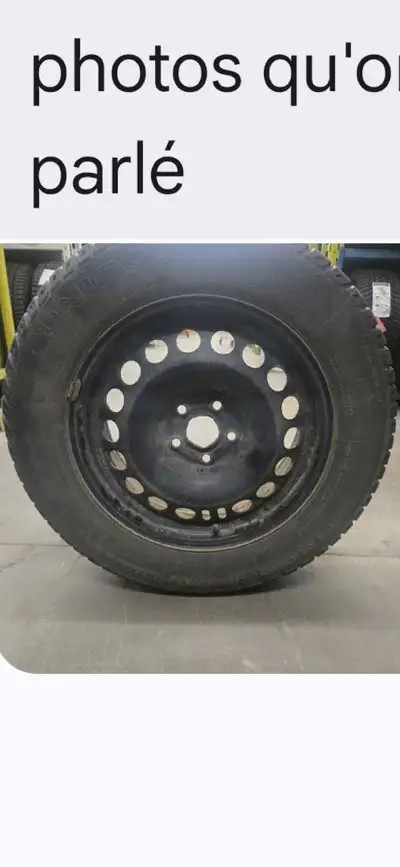 Je vends cet ensemble de pneus d'hiver avec acteur de pression montés sur jantes. Ces pneus d'hiver...