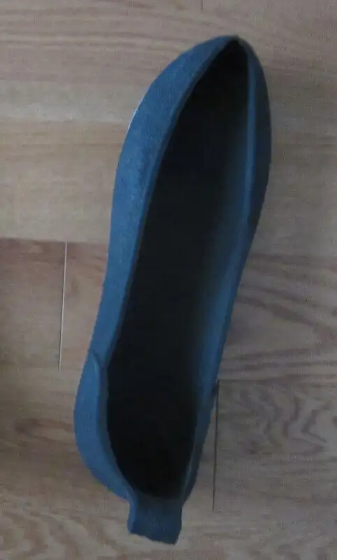 Curling Slip On Goldline Gripper- Size Medium in Curling in City of Halifax - Image 2