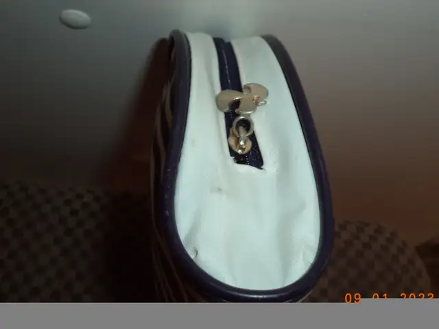 Pochette 2 in Other in Drummondville - Image 3