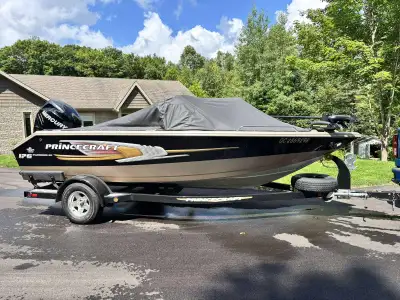 176 Platinum se 2011. Mercury 150 hp vérado et un 9.9 Pro kicker avec démarreur trim et commande , 2...