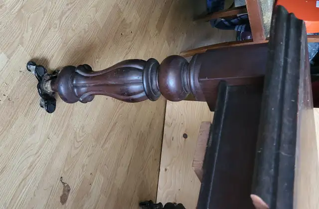 Late Regency table with leaf and 4 chairs in Dining Tables & Sets in City of Halifax - Image 2