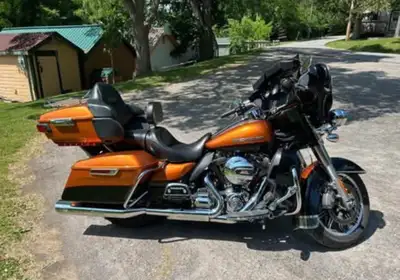 2015 Harley-Davidson Ultra Limited – 47,000 km – Premium Sound Amber Whiskey / Blackened Cayenne Sun...