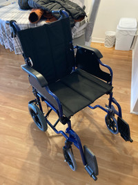 Chaise roulante/ Wheelchair