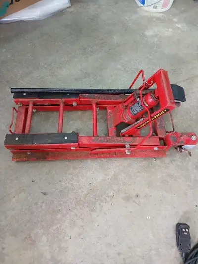 Motorcycle Jack. 1,500 pound capacity