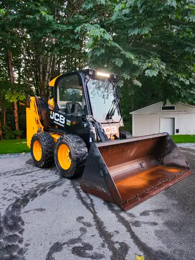 2013 JCB 155eco 2 speed 73" HLA bucket with fresh cutting edge Heated and cooled enclosed cab (side...