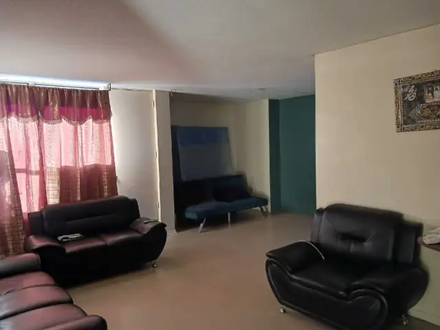 1 bed room and sharing in Room Rentals & Roommates in City of Toronto - Image 9