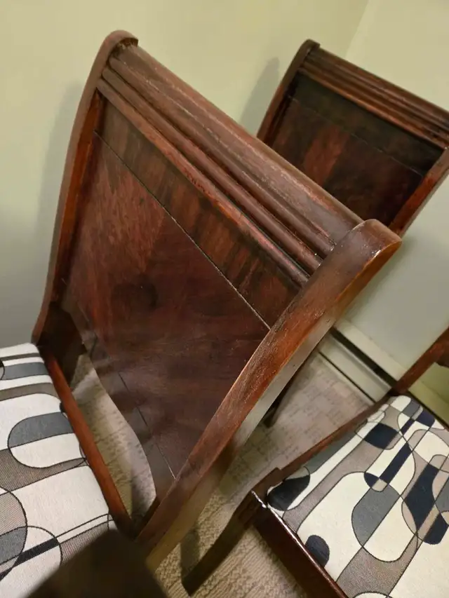 Unique Dining Table Four Chairs  in Dining Tables & Sets in Bedford - Image 8