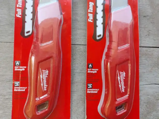 Milwaukee smooth blade insulation knife 20$ OBO in Hand Tools in Windsor Region - Image 3