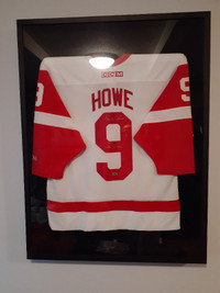 Gordie Howe  Autographed Jersey framed