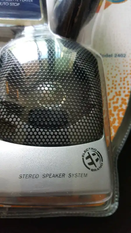  Electro Brand AM/FM cassette player +   h.phone + 2 speakers  in Stereo Systems & Home Theatre in Markham / York Region - Image 7