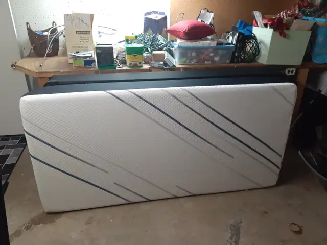 Twin XL Serta IComfort Bed in Beds & Mattresses in Kingston - Image 2