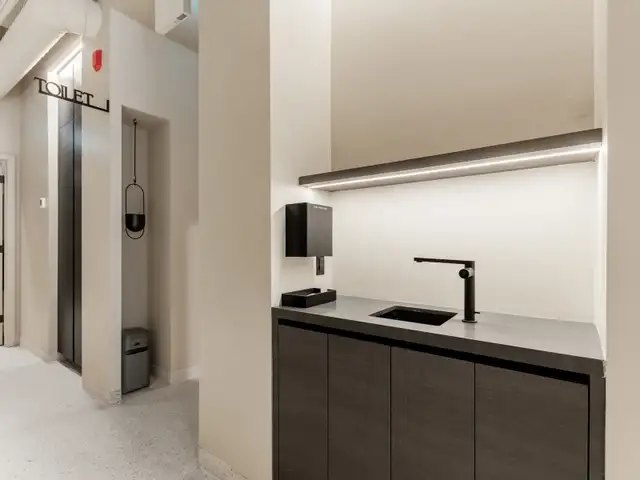 Prime Retail on Queen West in Commercial & Office Space for Rent in City of Toronto - Image 8