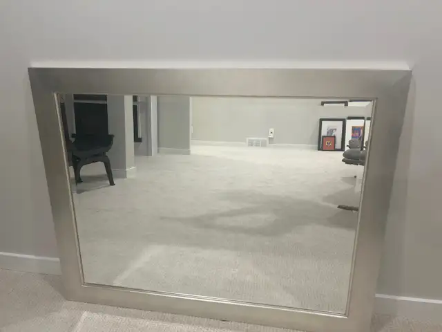 Silver trimmed Mirror in Home Décor & Accents in Saskatoon - Image 3