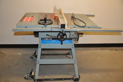 10 in DELTA TABLE SAW COMPLETE WITH INSTRUCTION BOOK.