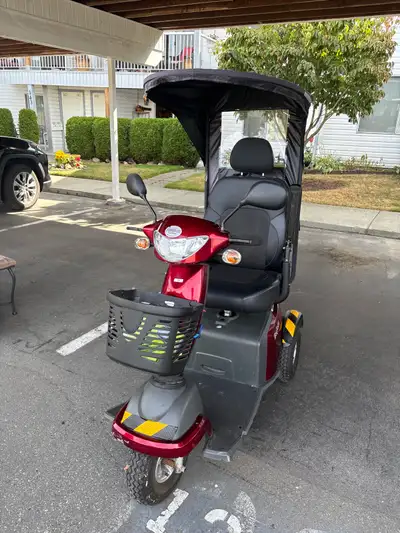 Bigfoot mobility scooter selling for 2500 obo 1900 kilometres on it