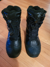 *LIKE NEW* Columbia Youth Size 7 Bugaboot Celsius Winter Boots