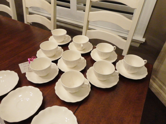 J. Meakin 32 Piece Fine China Tea Set and Desert Scalloped Trays in Kitchen & Dining Wares in Kitchener / Waterloo - Image 2