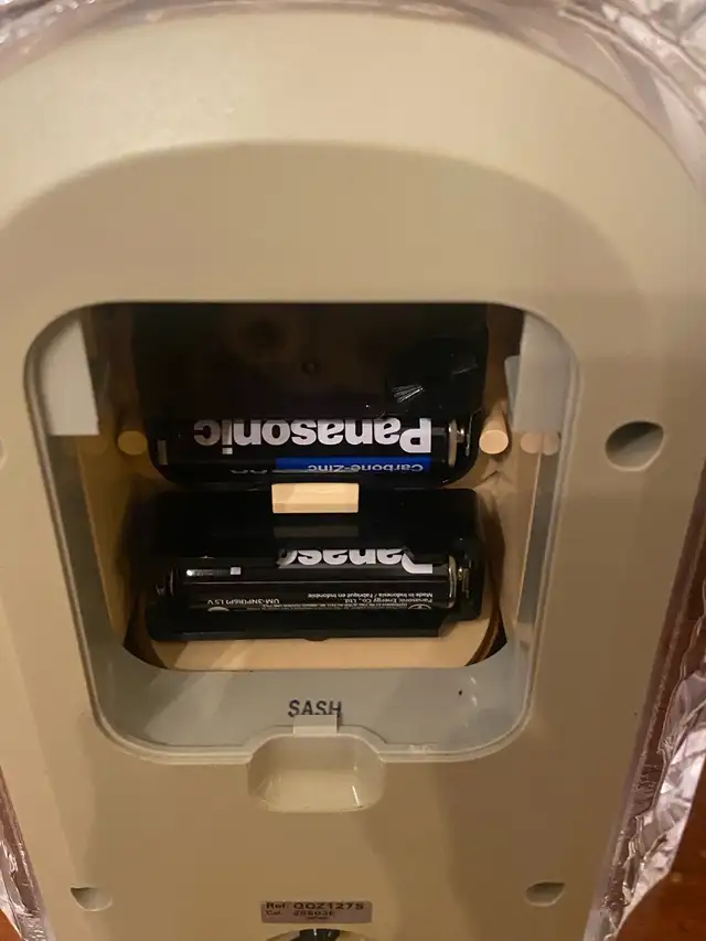 Vintage Seiko Quartz Crystal Mantle Clock Rotating Pendulum. in Home Décor & Accents in Markham / York Region - Image 11