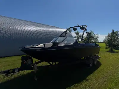 This 2010 Axis A22 is a well-maintained, high-performance wakeboard boat that comes in a sleek black...