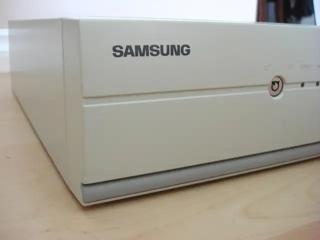 Vintage retro gaming PC - Samsung Deskmaster 486C computer in Desktop Computers in Edmonton - Image 3