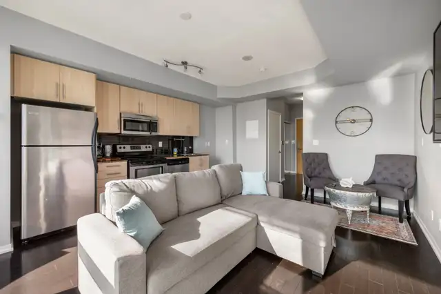 Maple Leaf Condos Toronto $498,99963436971243779122