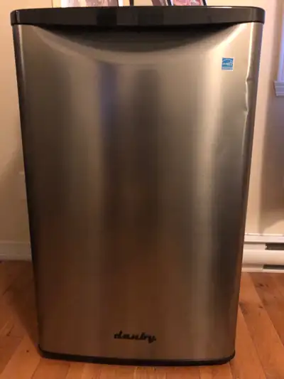 MINI REFRIGERATEUR DANBY4.4 Cubic Feet EN STAINLESS STEEL, View more
