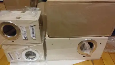 Brand New breeding box for your birds, Small $20 Medium $25 Large $30 X-LARGE $40 Serious inquiries...