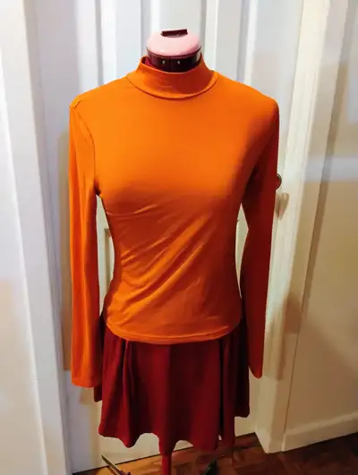 Worn once. Like new. Very comfortable as they are just regular clothes (so you can wear them separat...