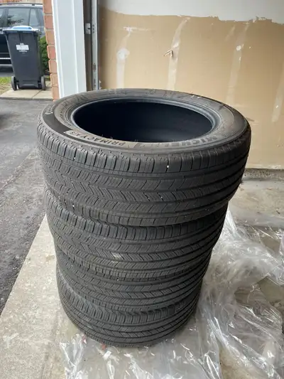 Size: 235/55 R19 Used on: Hyundai Tucson Ultimate HEV 2024 Condition: Used for only 2 weeks, nearly...