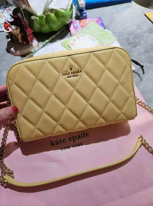 Kate Spade Carey Quilted Leather Camera Bag in a yellow sha in Bags & Luggage in Mississauga / Peel Region - Image 2