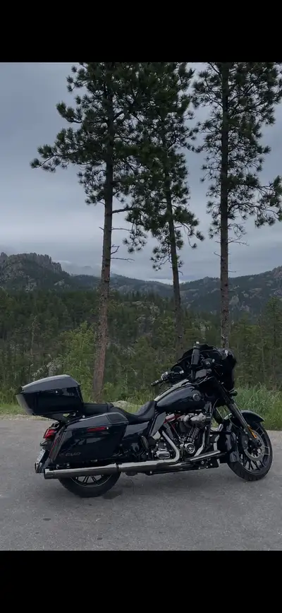 Scorched Crome, Steel Blue, CVO, this bike is one of the most beautiful, powerful, and refined HD yo...