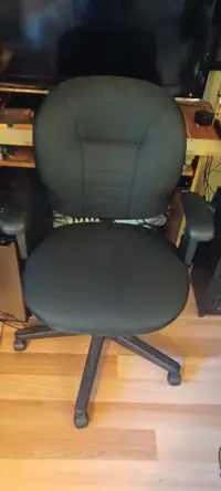 Chaise multi ajustable de bureau sur roues