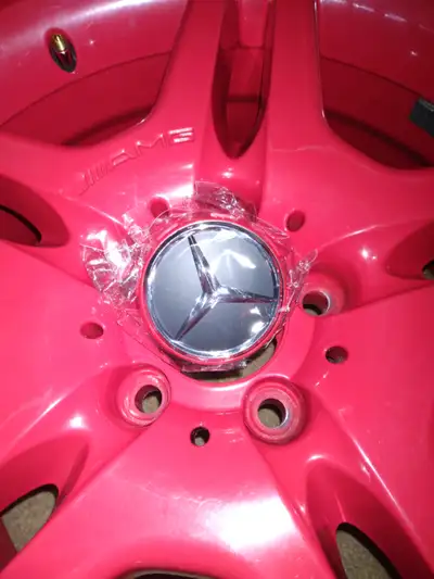 2 Rims = 8.5J x 18 ET44 2 Rims = 9J x 18 ET44 Brand New Center Caps and AMG Black Valve Caps include...