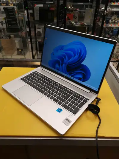 Superbe Laptop portable , View more