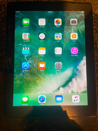 iPad 4th Generation cracked screen (wifi & SIM compatible)